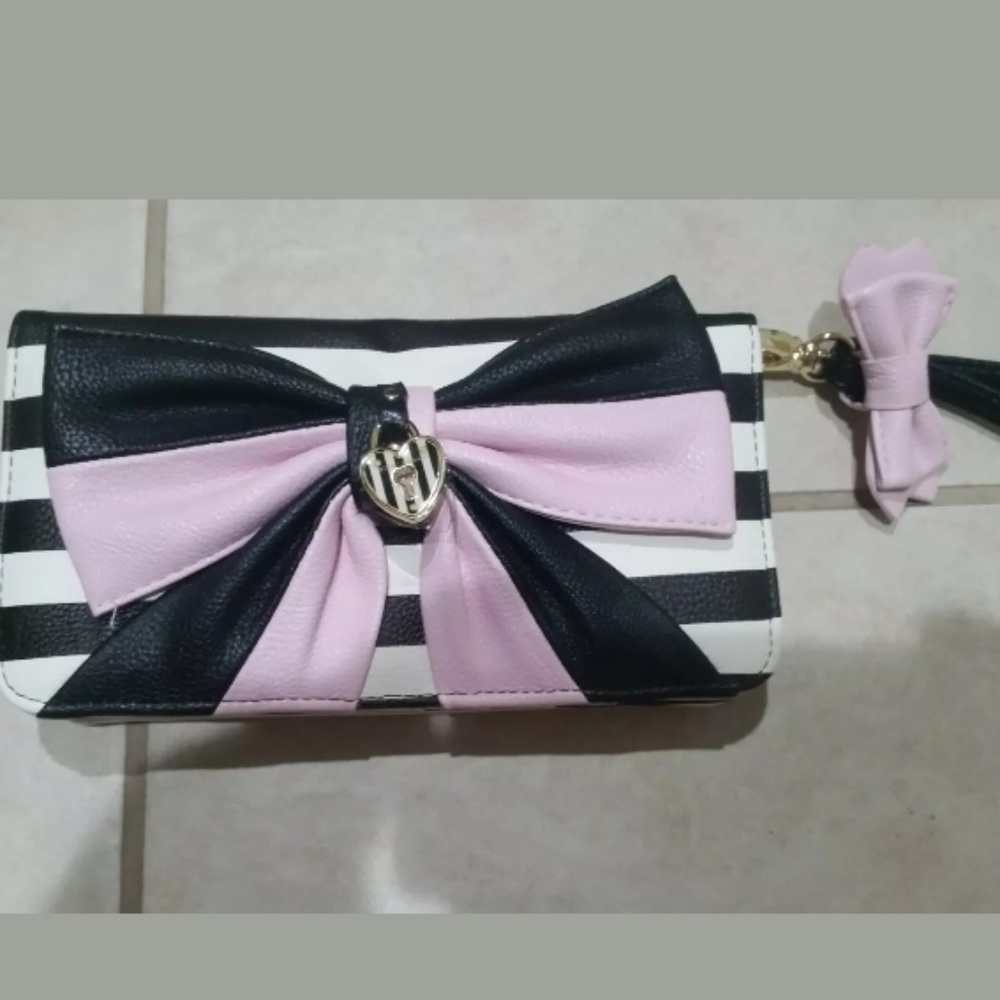 **SOLD**Betsey Johnson wallet - Picture 2 of 6
